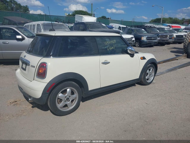 2009 MINI COOPER WMWMF33559TW73237 Photo 3