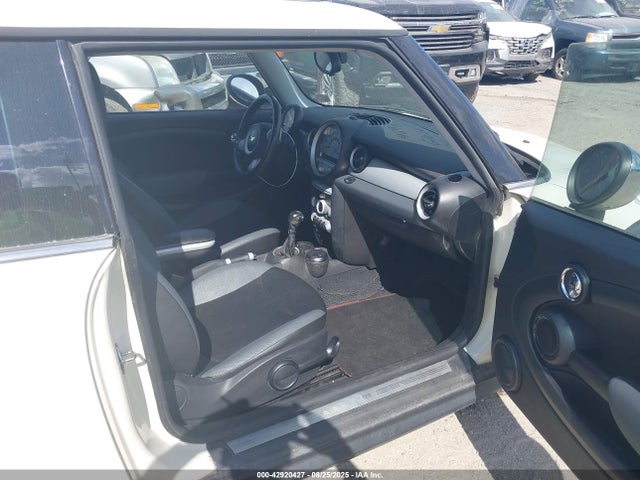 2009 MINI COOPER WMWMF33559TW73237 Photo 4