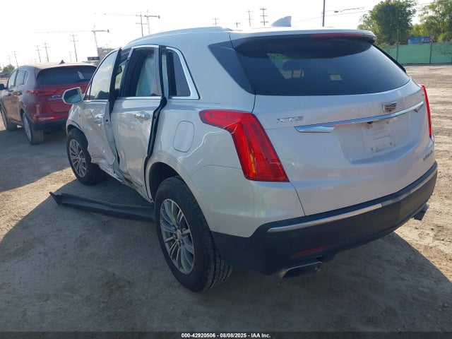2017 CADILLAC XT5 1GYKNBRS4HZ325763 Photo 2
