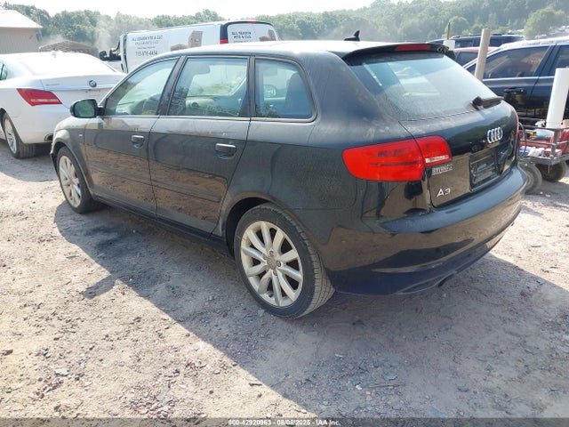 2011 AUDI A3 WAUBJBFM3BA073143 Photo 2