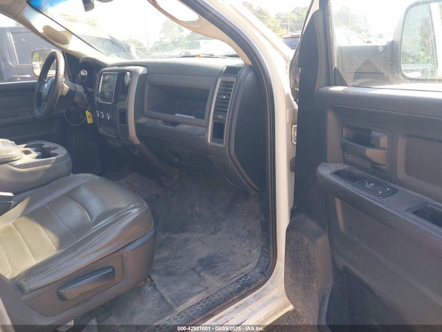 3C6UR4HJ8EG327977 RAM 2500