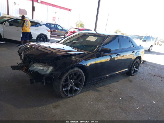 Chrysler 300 2020 2C3CCABG2LH250123 Image 2