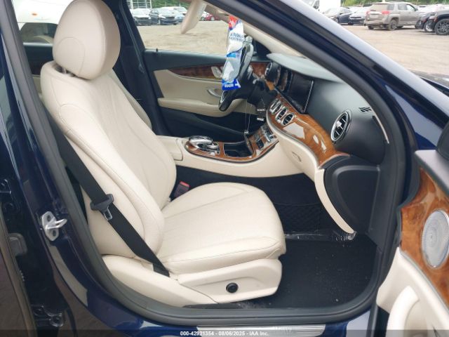 2019 MERCEDES-BENZ E 300 WDDZF4KB6KA509024 Photo 4