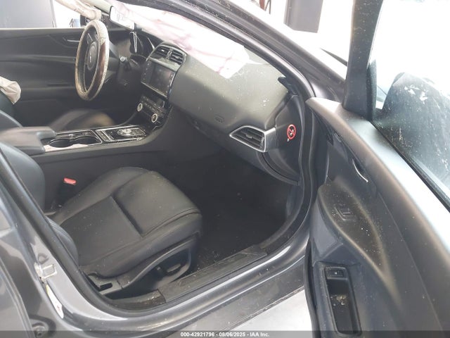 2017 JAGUAR XE SAJAD4BV5HA975769 Photo 4