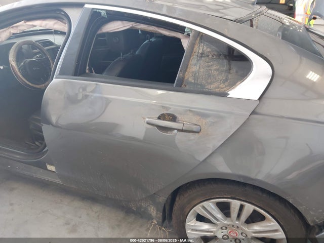 2017 JAGUAR XE SAJAD4BV5HA975769 Photo 5