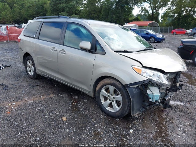2017 TOYOTA SIENNA 5TDKZ3DC6HS852978