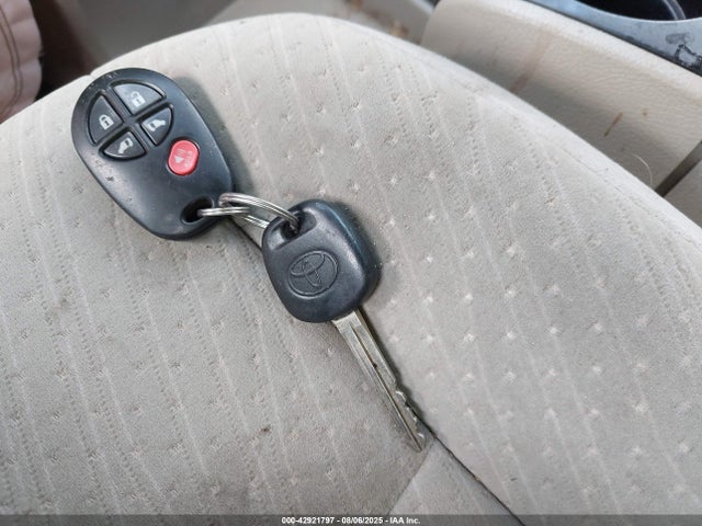 2017 TOYOTA SIENNA 5TDKZ3DC6HS852978 Photo 10