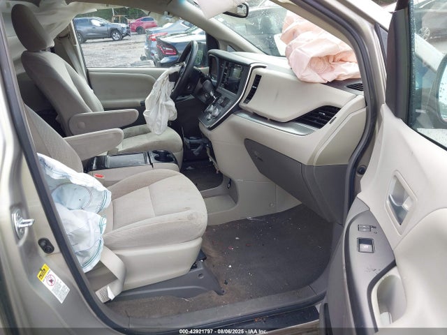 2017 TOYOTA SIENNA 5TDKZ3DC6HS852978 Photo 4