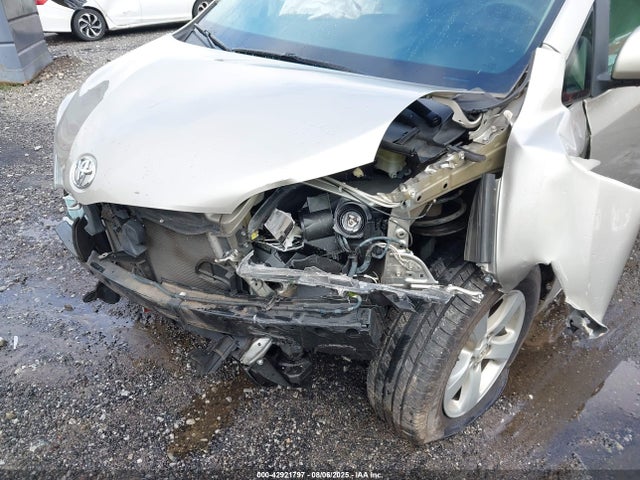 2017 TOYOTA SIENNA 5TDKZ3DC6HS852978 Photo 5