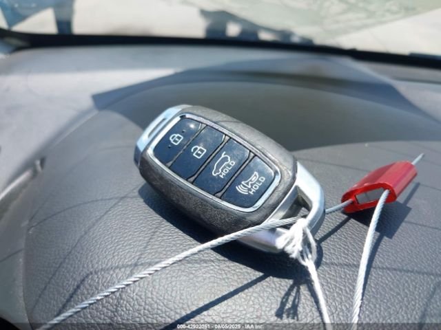 2018 HYUNDAI KONA KM8K62AA1JU084670 Photo 10