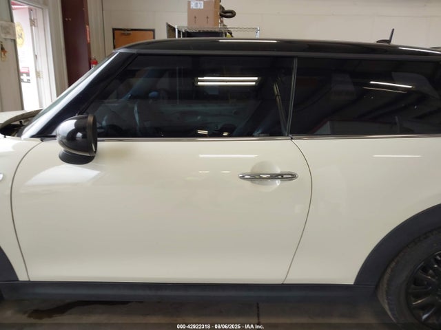 Mini 2017 2017 WMWXP7C51H2C61390 Image 15