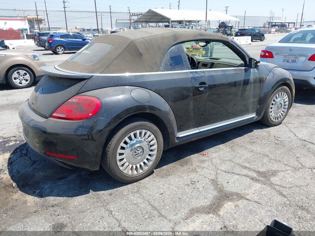 3VW517AT3GM800204 Volkswagen 2016