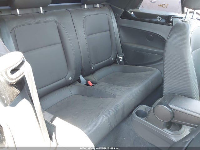 3VW517AT3GM800204 Volkswagen 2016