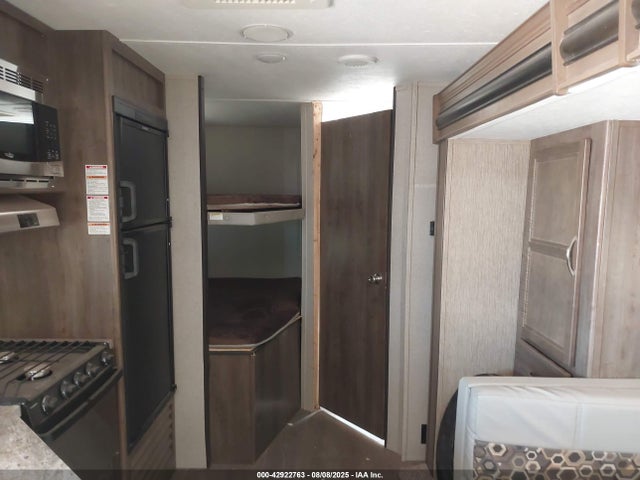 4YDT24024JM938204 Dutchman 2018