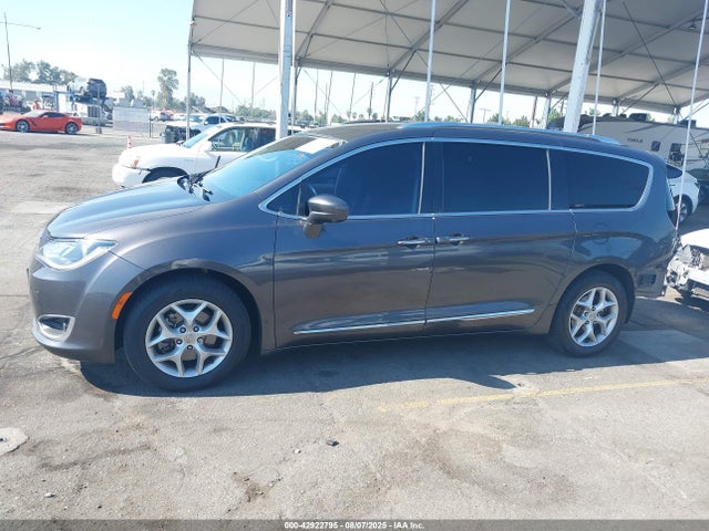 2C4RC1EG7HR850901 Chrysler Pacifica