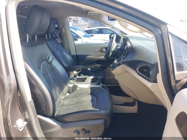 2C4RC1EG7HR850901 Chrysler Pacifica