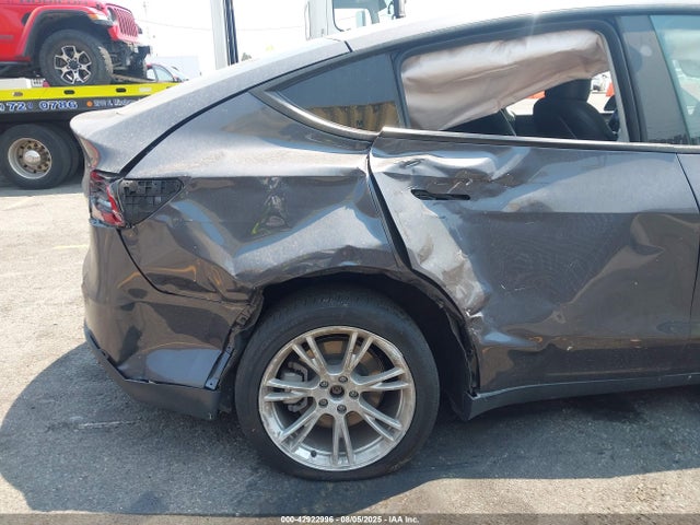 2023 TESLA MODEL Y 7SAYGDEE5PF889936 Photo 5