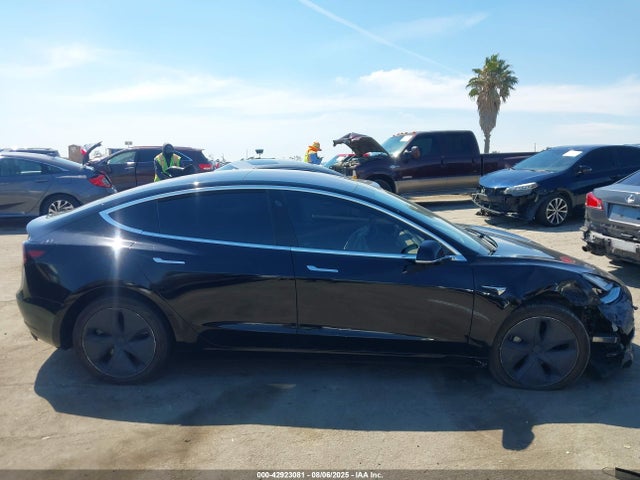 5YJ3E1EAXKF306178 Tesla MODEL 3