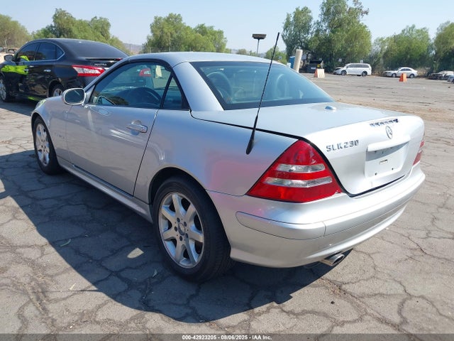 2001 Mercedes-benz Slk 230 Kompressor მანქანა იყიდება აუქციონზე, vin: WDBKK49F91F221675, აუქციონის ნომერი: 42923205