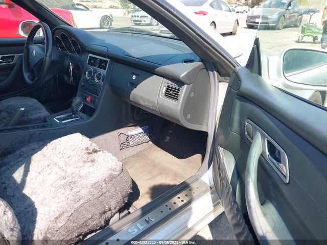 2001 Mercedes-benz Slk 230 Kompressor მანქანა იყიდება აუქციონზე, vin: WDBKK49F91F221675, აუქციონის ნომერი: 42923205