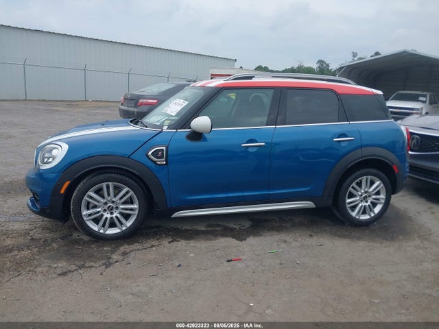 Mini Countryman 2018 WMZYT3C30J3D99836 Image 14
