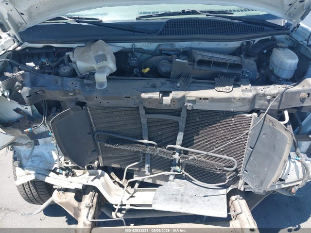 GMC l96 - flexible fuel engine, iron 2019 1GTW7AFG7K1219762 Image 10