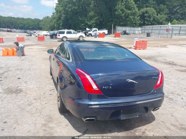 2011 JAGUAR XJ SAJWA2GB4BLV14124 Photo 2