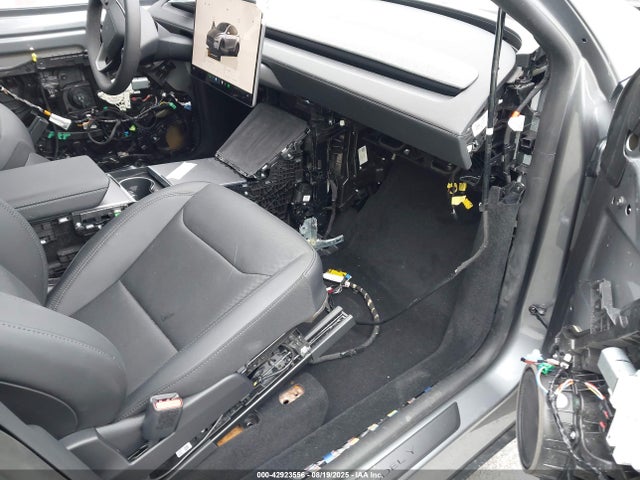 2026 TESLA MODEL Y 7SAYGDEE4TA389676 Photo 4