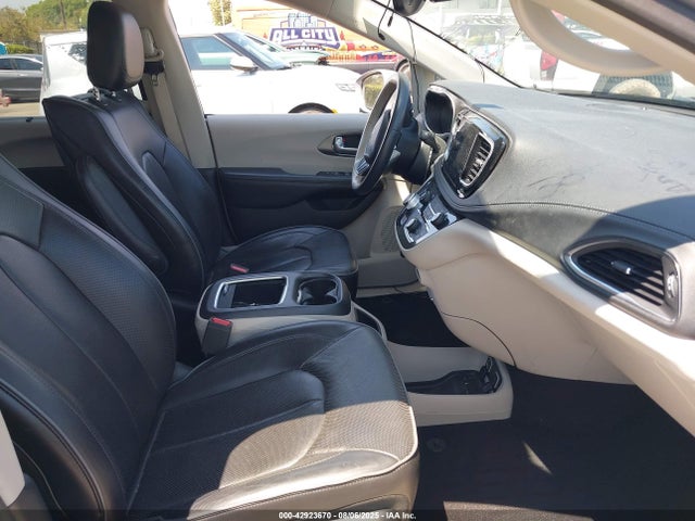Chrysler 2019 2019 2C4RC1GG2KR655423 Image 5