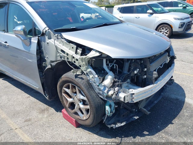 Chrysler 2019 2019 2C4RC1GG2KR655423 Image 6