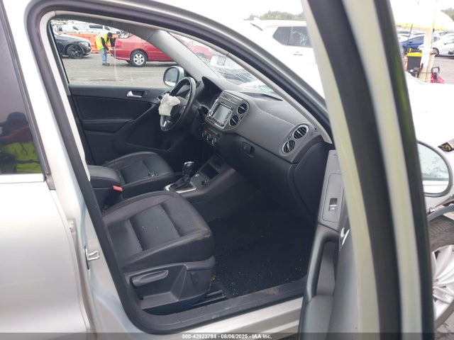 WVGBV3AX6EW587831 Volkswagen 2014