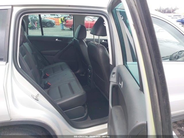 WVGBV3AX6EW587831 Volkswagen 2014