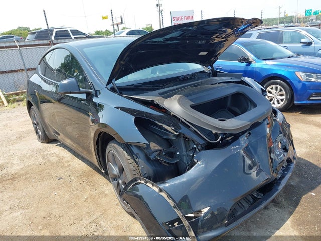 2024 TESLA MODEL Y 7SAYGDED4RF104056 Photo 0