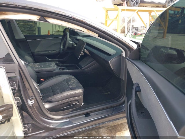 2025 TESLA MODEL 3 5YJ3E1EA8SF978000 Photo 4