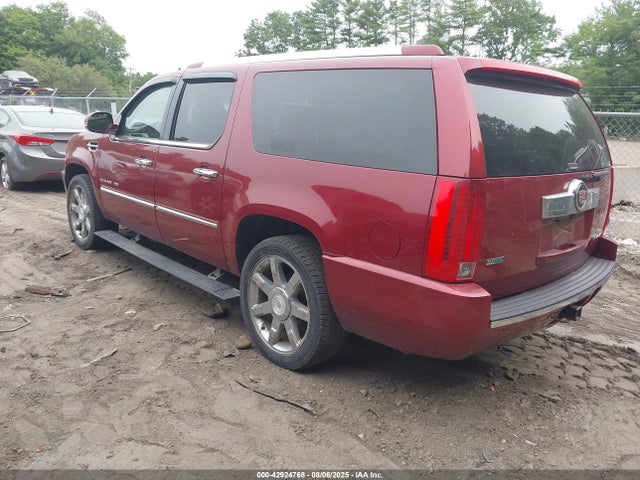 2011 CADILLAC ESCALADE ESV 1GYS4JEF6BR196471 Photo 2