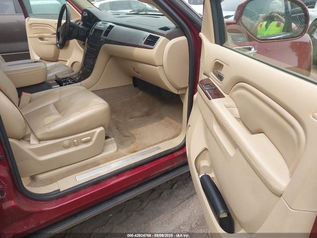 2011 CADILLAC ESCALADE ESV 1GYS4JEF6BR196471 Photo 4