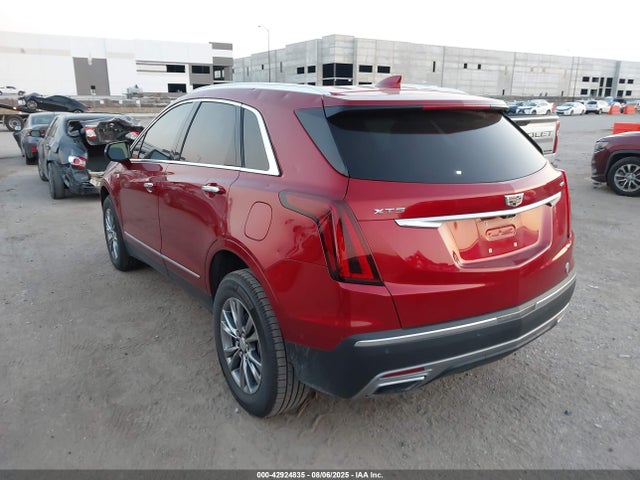 2021 CADILLAC XT5 1GYKNCRS5MZ183679 Photo 2
