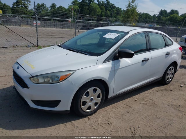 Ford Focus 2015 1FADP3E2XFL303695 Image 2
