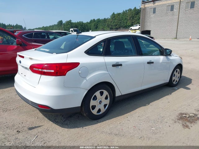 Ford Focus 2015 1FADP3E2XFL303695 Image 4