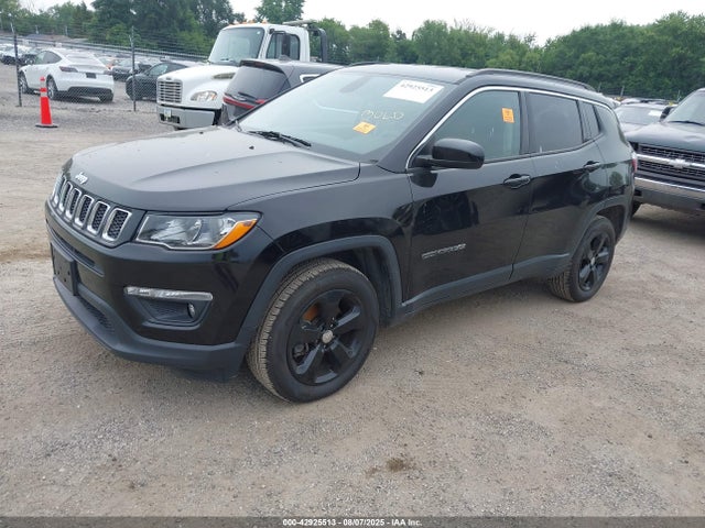 Jeep Compass 2018 3C4NJDBBXJT223563 Image 2