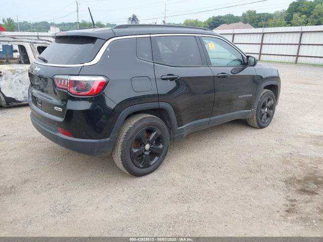 Jeep Compass 2018 3C4NJDBBXJT223563 Image 4