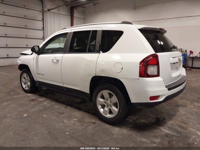 Jeep 2016 2016 1C4NJCBAXGD575073 Image 3