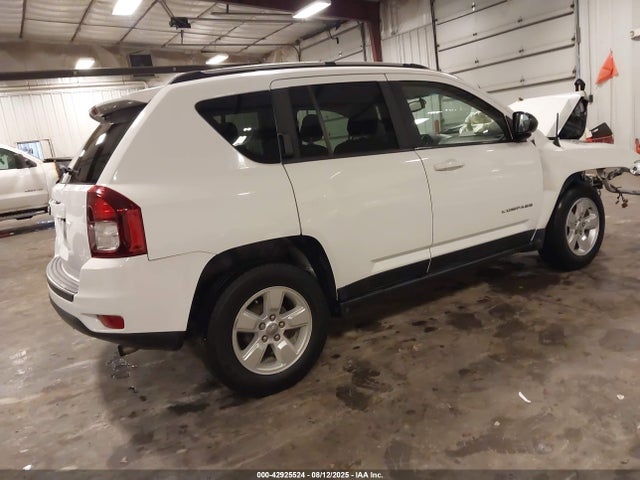 Jeep 2016 2016 1C4NJCBAXGD575073 Image 4