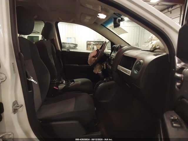 Jeep 2016 2016 1C4NJCBAXGD575073 Image 5