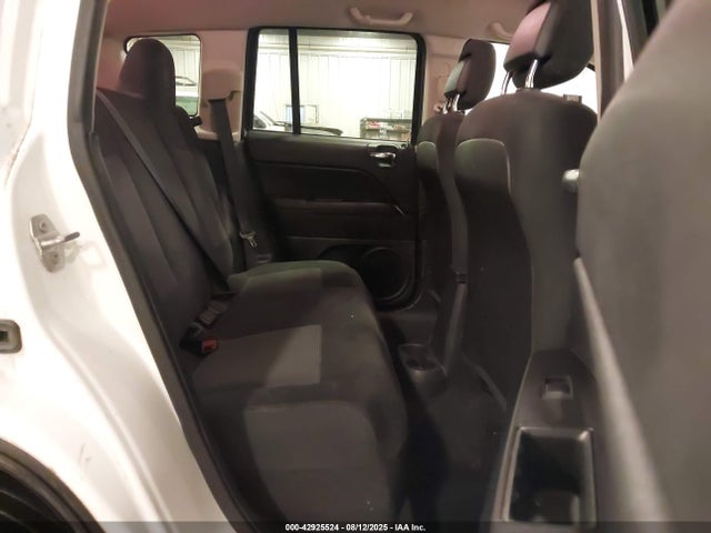 Jeep 2016 2016 1C4NJCBAXGD575073 Image 8
