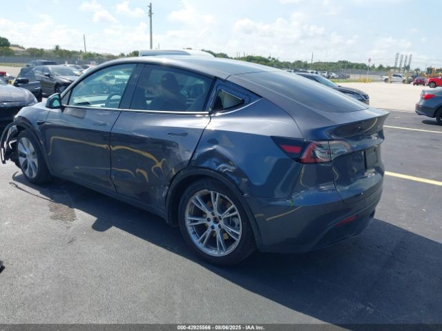 2023 TESLA MODEL Y 7SAYGDED3PF941295 Photo 2