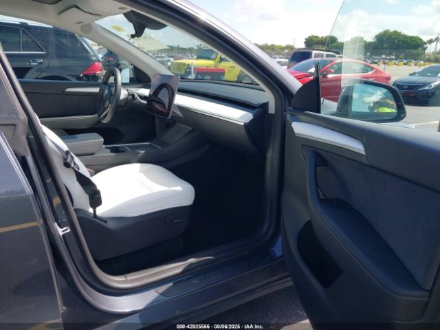 2023 TESLA MODEL Y 7SAYGDED3PF941295 Photo 4