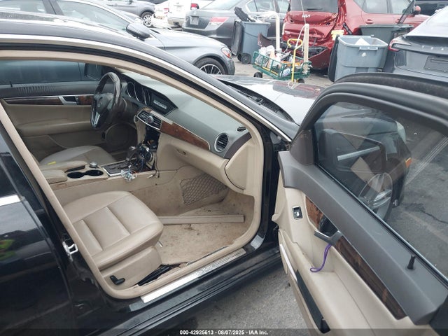 42925613 :رقم المزاد ، WDDGF4HB6DA850053 vin ، 2013 Mercedes-benz C 250 مزاد بيع