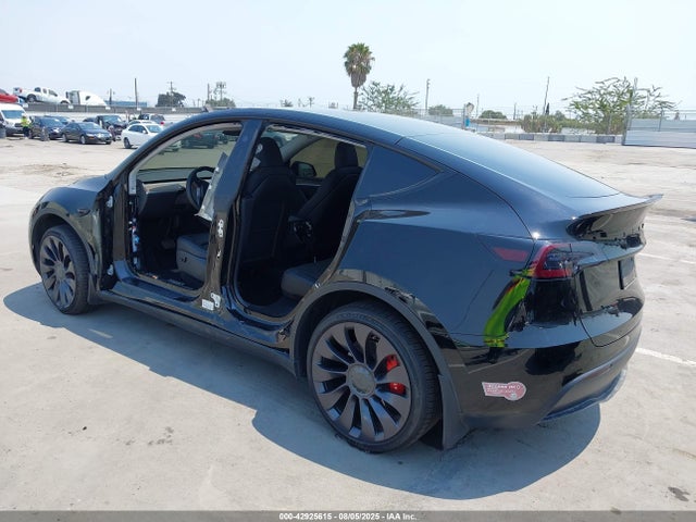 2024 TESLA MODEL Y 7SAYGDED9RF042993 Photo 2