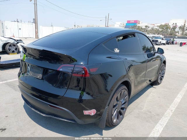 2024 TESLA MODEL Y 7SAYGDED9RF042993 Photo 3